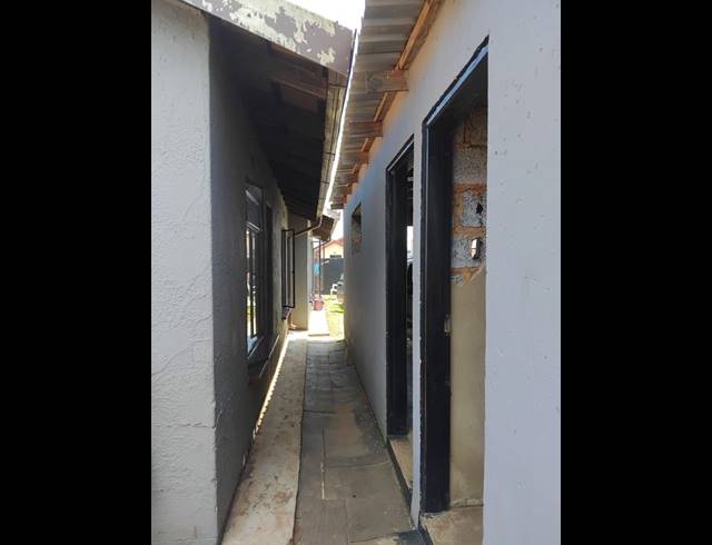 4 BEDROOM HOUSE FOR SALE IN VOSLOORUS EXT